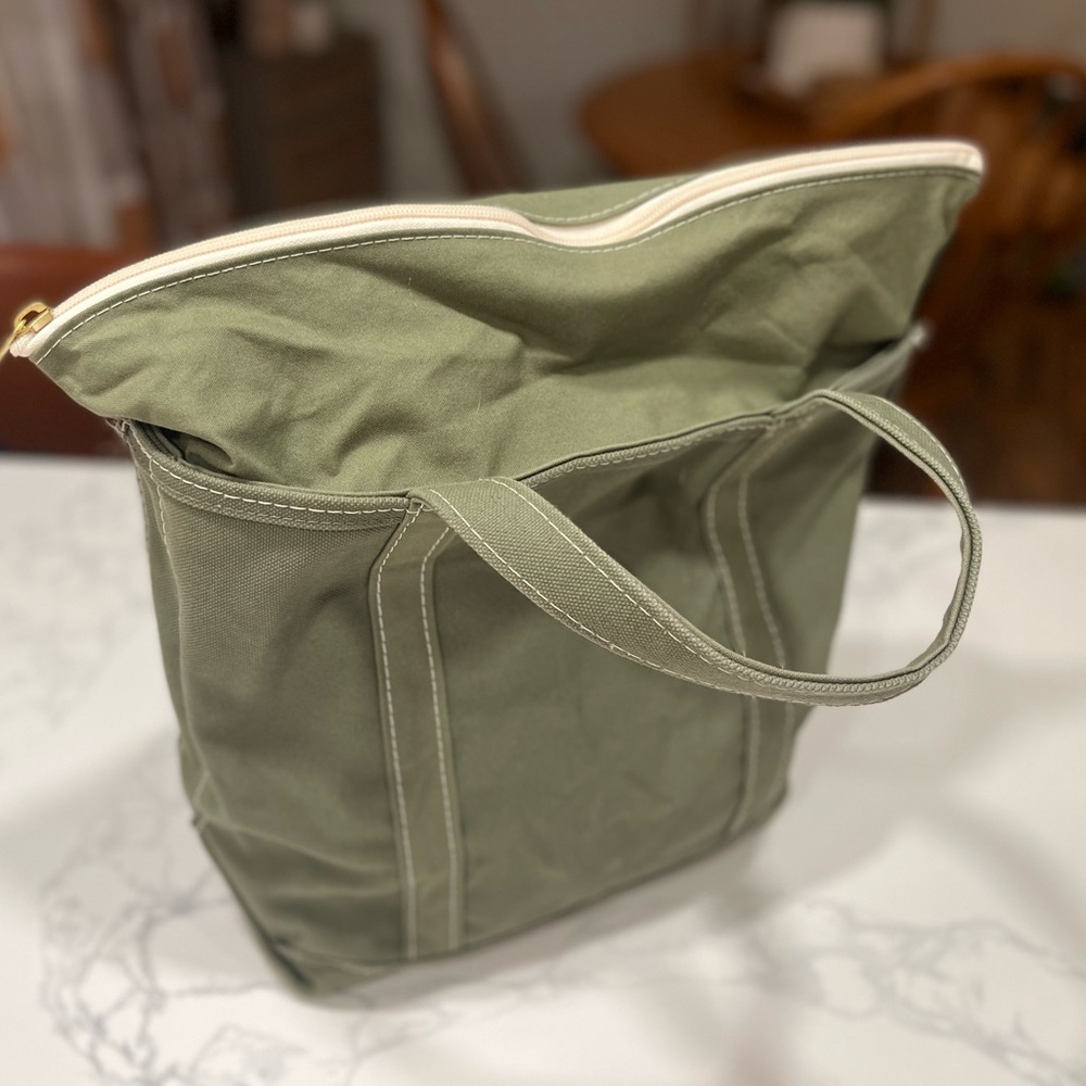 Zip Top Boat and Tote Single-Tone Medium